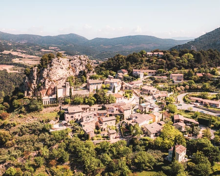 Village de La Roque Alric en Vaucluse  © LezBroz